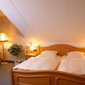 Zimmer mit Kingsize-Bett